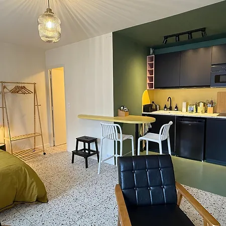 Duplex Avec Patio - Quartier Historique Διαμέρισμα Μουλέν